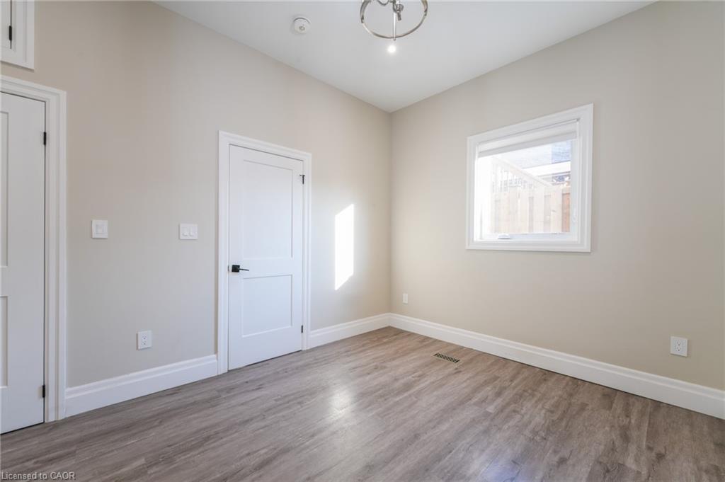 1-145 Wellington Street N, Hamilton, ON - Indoor Photo Showing Other Room