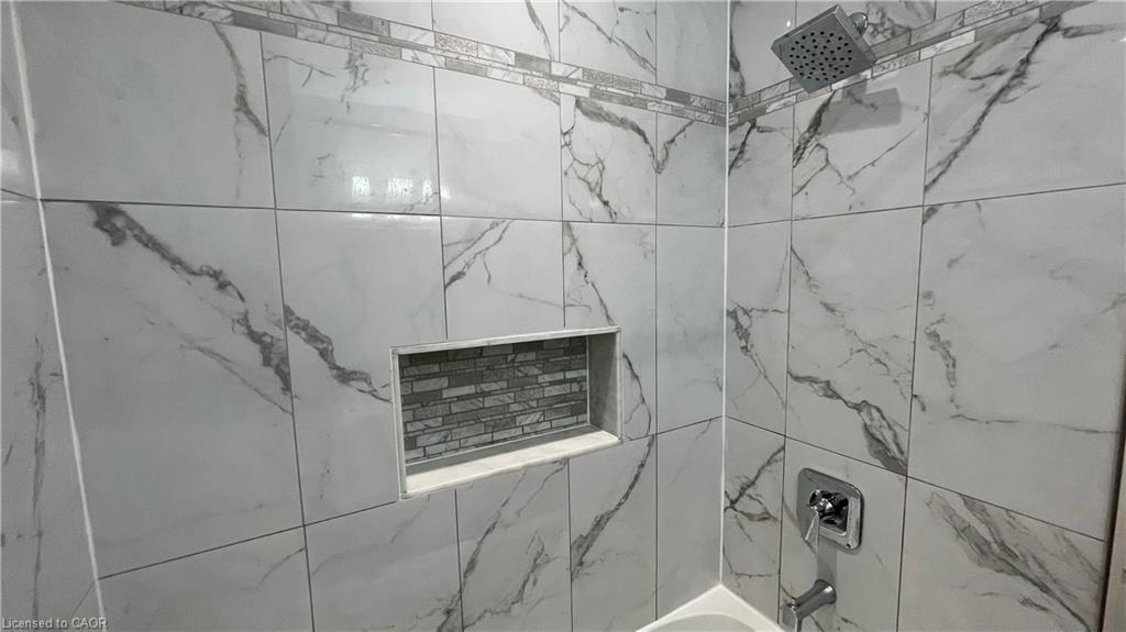 1-145 Wellington Street N, Hamilton, ON - Indoor Photo Showing Bathroom