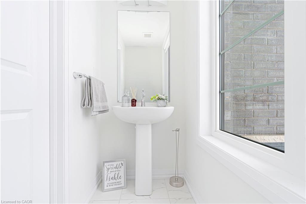 60 Granville Crescent, Haldimand, ON - Indoor Photo Showing Bathroom