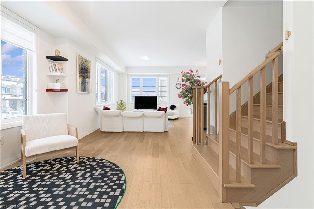 60 Granville Crescent, Haldimand, ON - Indoor Photo Showing Living Room