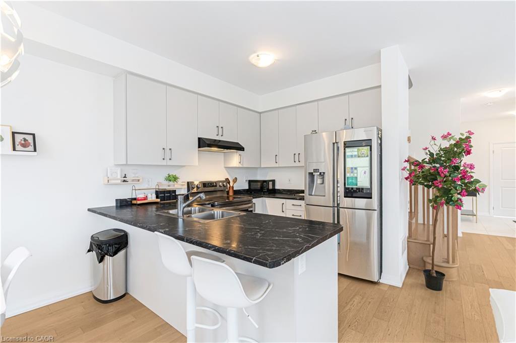 60 Granville Crescent, Haldimand, ON - Indoor Photo Showing Kitchen With Double Sink