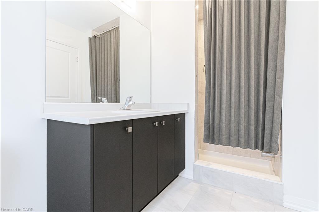 60 Granville Crescent, Haldimand, ON - Indoor Photo Showing Bathroom