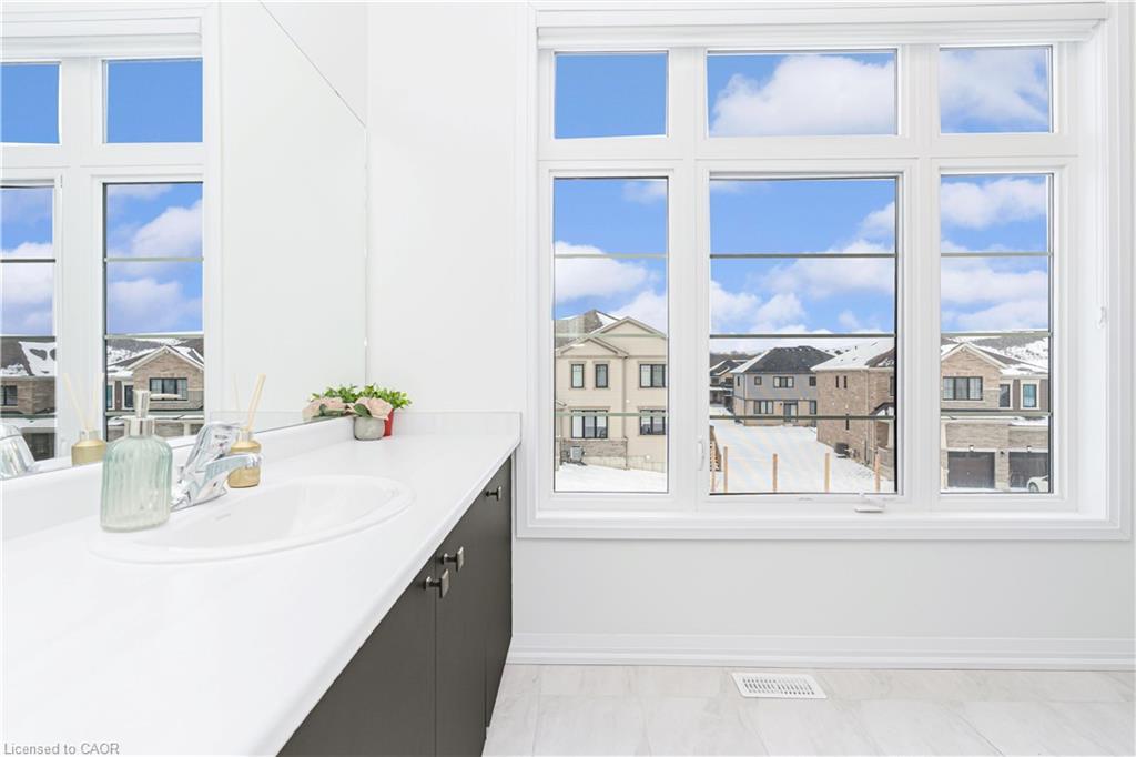 60 Granville Crescent, Haldimand, ON - Indoor Photo Showing Bathroom
