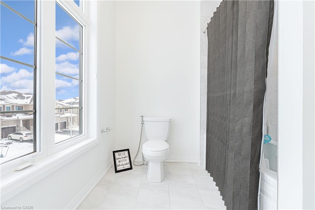 60 Granville Crescent, Haldimand, ON - Indoor Photo Showing Bathroom