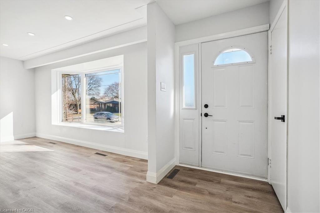 Main-118 Deschene Avenue, Hamilton, ON - Indoor Photo Showing Other Room