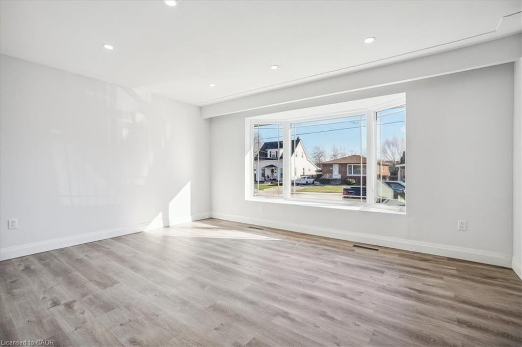 Main-118 Deschene Avenue, Hamilton, ON - Indoor