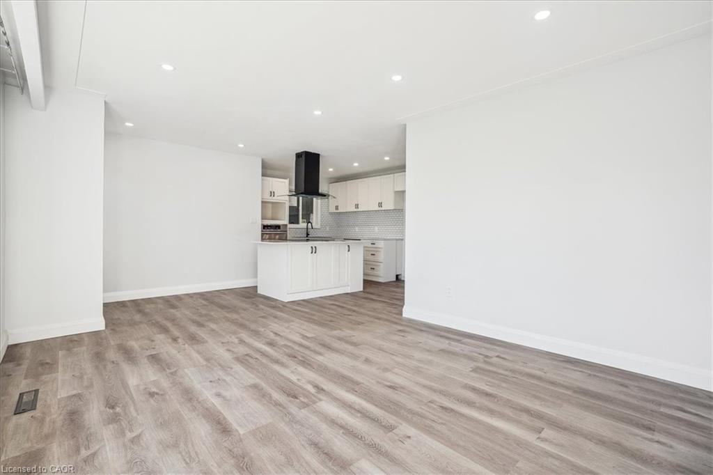 Main-118 Deschene Avenue, Hamilton, ON - Indoor Photo Showing Kitchen