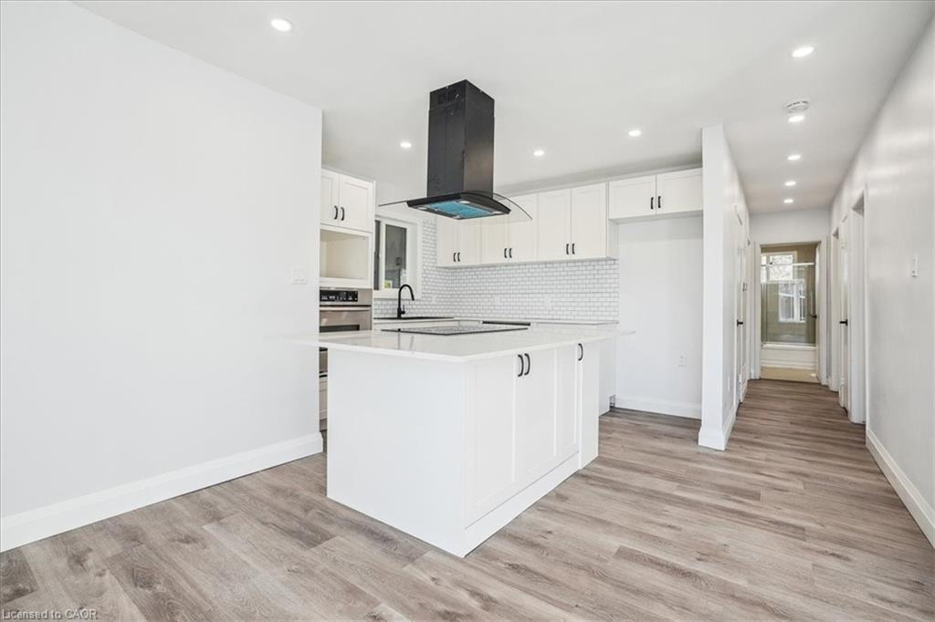 Main-118 Deschene Avenue, Hamilton, ON - Indoor Photo Showing Kitchen