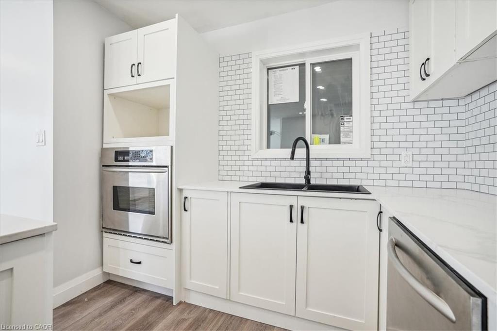 Main-118 Deschene Avenue, Hamilton, ON - Indoor Photo Showing Kitchen