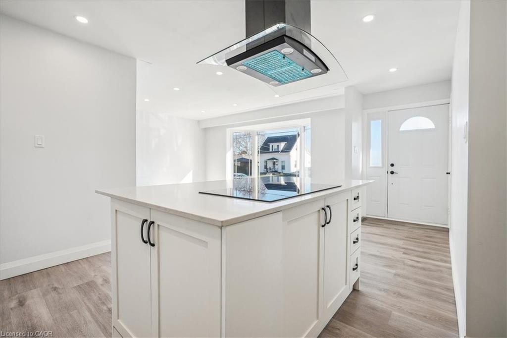 Main-118 Deschene Avenue, Hamilton, ON - Indoor Photo Showing Other Room