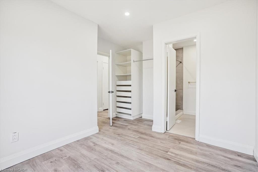 Main-118 Deschene Avenue, Hamilton, ON - Indoor Photo Showing Other Room