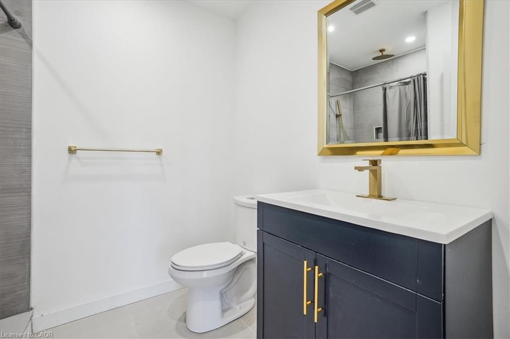 Main-118 Deschene Avenue, Hamilton, ON - Indoor Photo Showing Bathroom