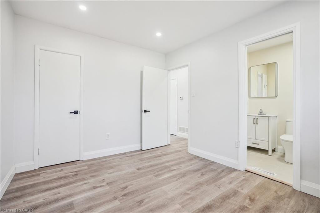 Main-118 Deschene Avenue, Hamilton, ON - Indoor Photo Showing Other Room