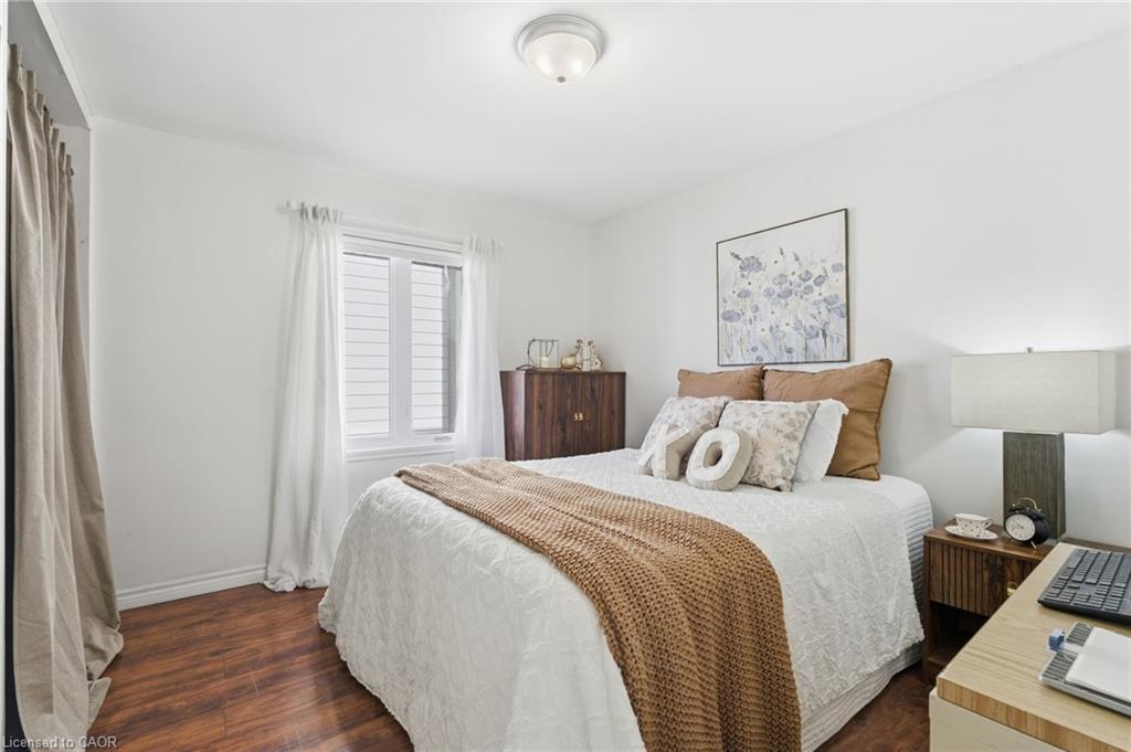 352 East 28Th Street, Hamilton, ON - Indoor Photo Showing Bedroom