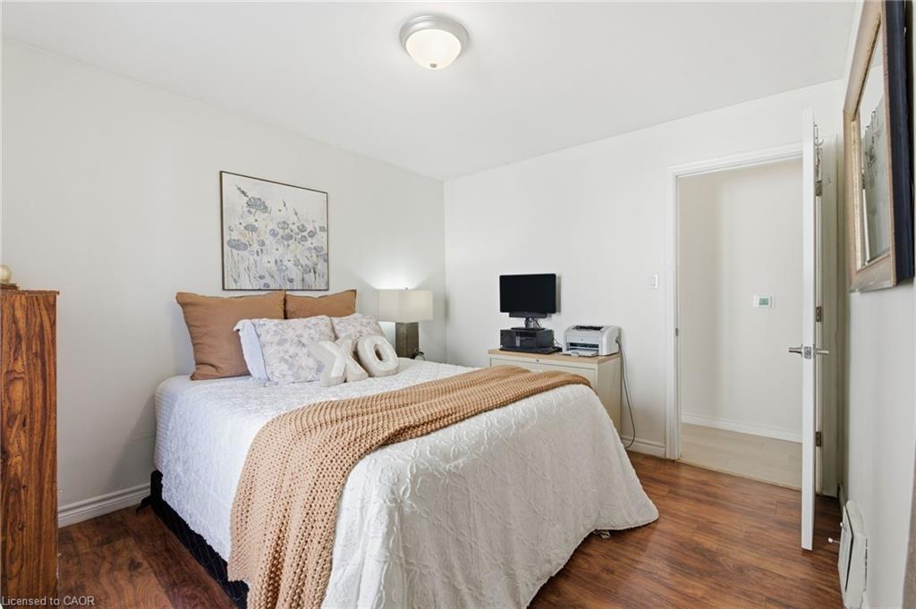 352 East 28Th Street, Hamilton, ON - Indoor Photo Showing Bedroom