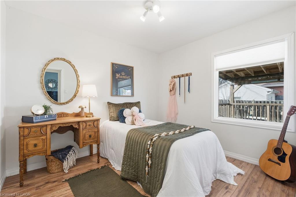 352 East 28Th Street, Hamilton, ON - Indoor Photo Showing Bedroom