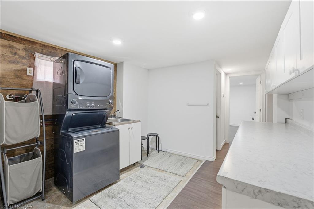 352 East 28Th Street, Hamilton, ON - Indoor Photo Showing Laundry Room