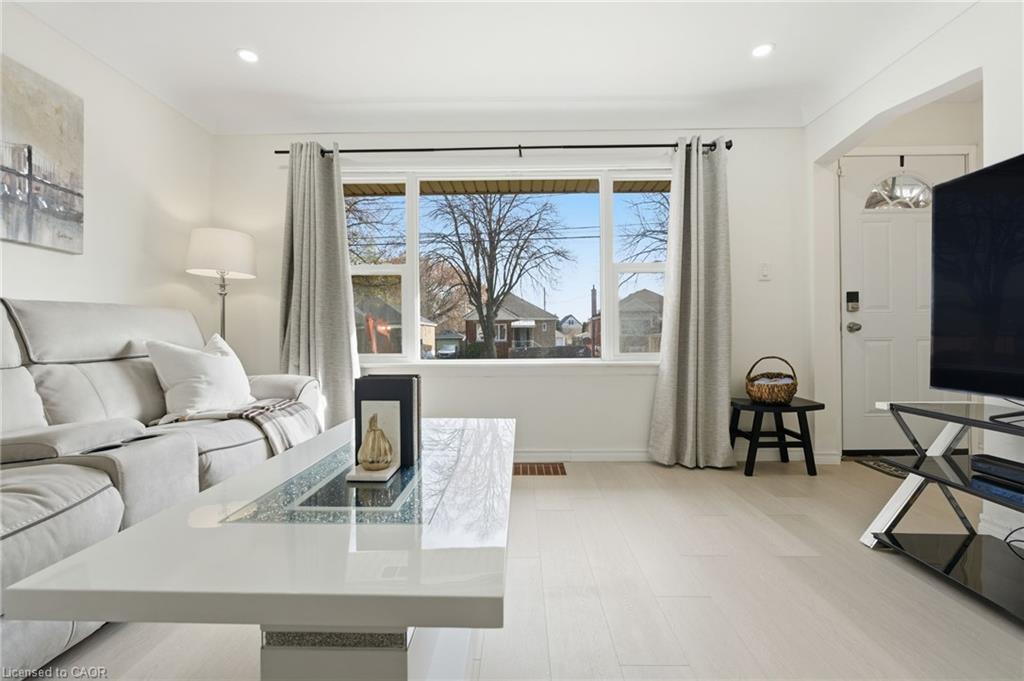 352 East 28Th Street, Hamilton, ON - Indoor Photo Showing Other Room