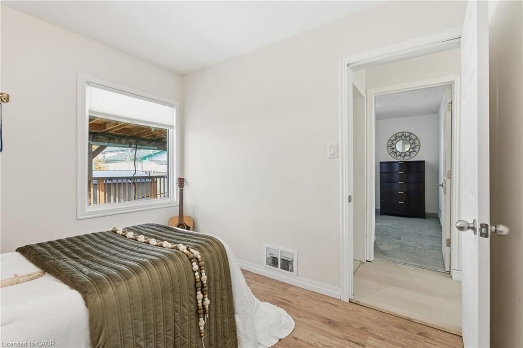 352 East 28Th Street, Hamilton, ON - Indoor Photo Showing Bedroom