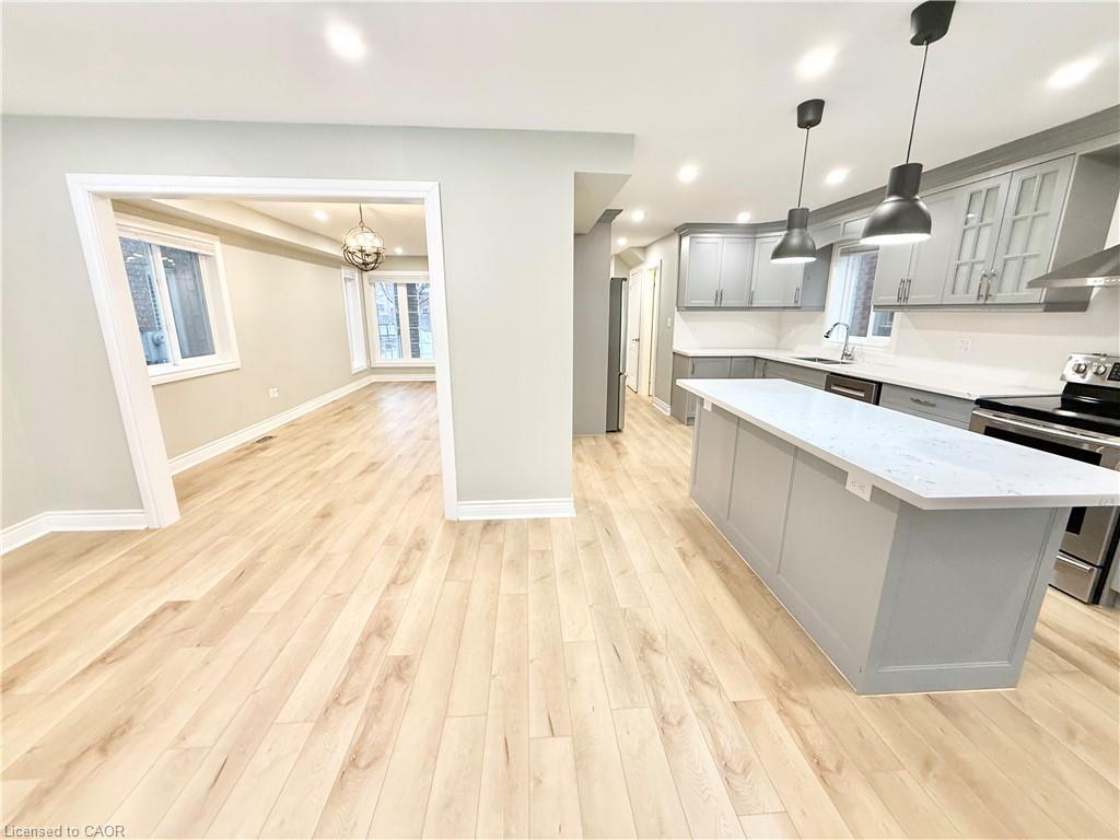 243 Riel Drive, Mississauga, ON - Indoor Photo Showing Kitchen With Upgraded Kitchen