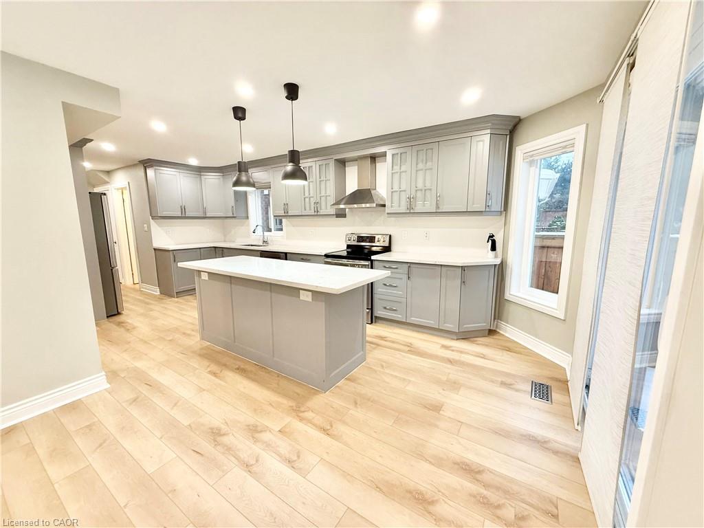 243 Riel Drive, Mississauga, ON - Indoor Photo Showing Kitchen With Upgraded Kitchen