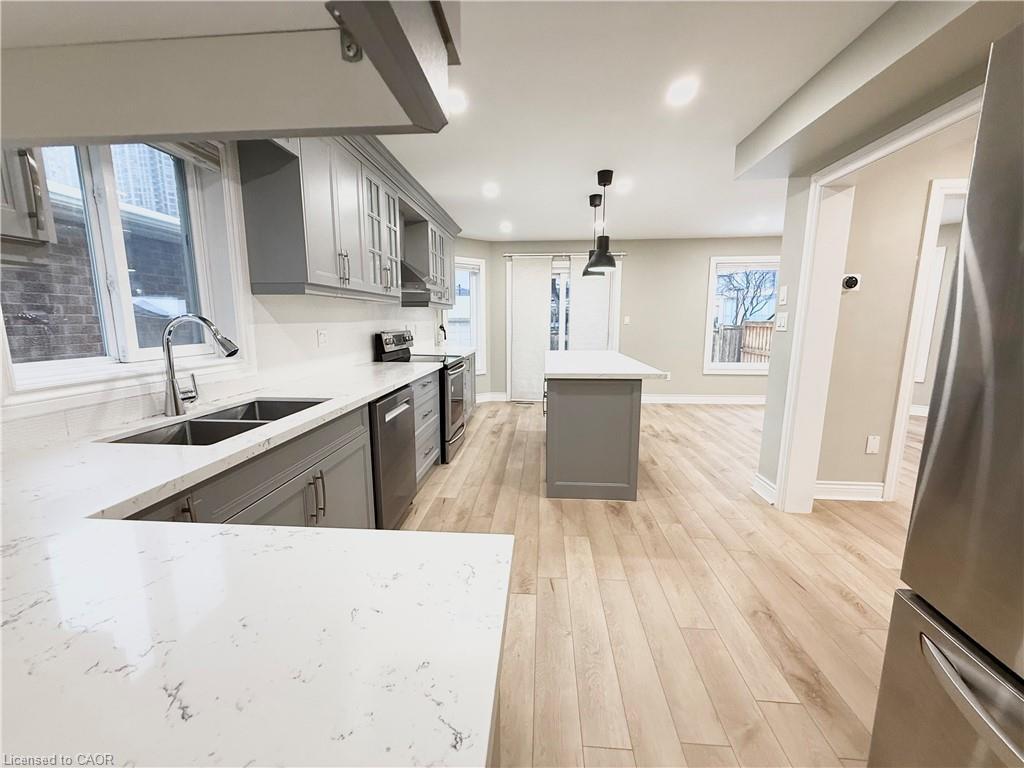 243 Riel Drive, Mississauga, ON - Indoor Photo Showing Kitchen With Double Sink With Upgraded Kitchen