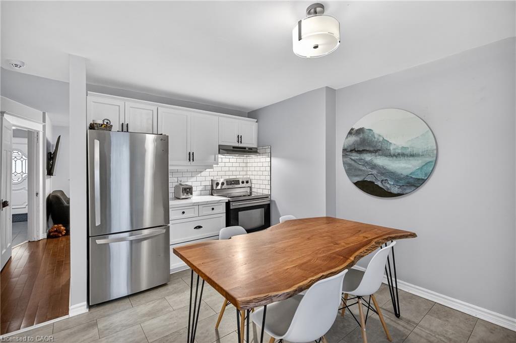 27 Mayflower Avenue, Hamilton, ON - Indoor