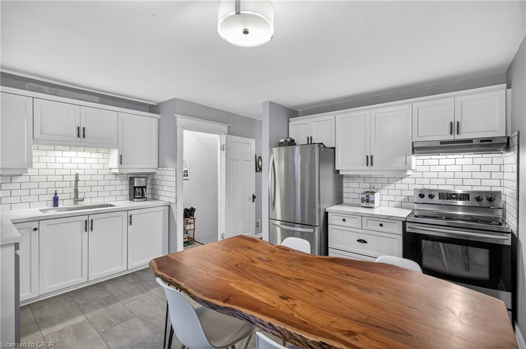 27 Mayflower Avenue, Hamilton, ON - Indoor Photo Showing Kitchen With Stainless Steel Kitchen With Upgraded Kitchen