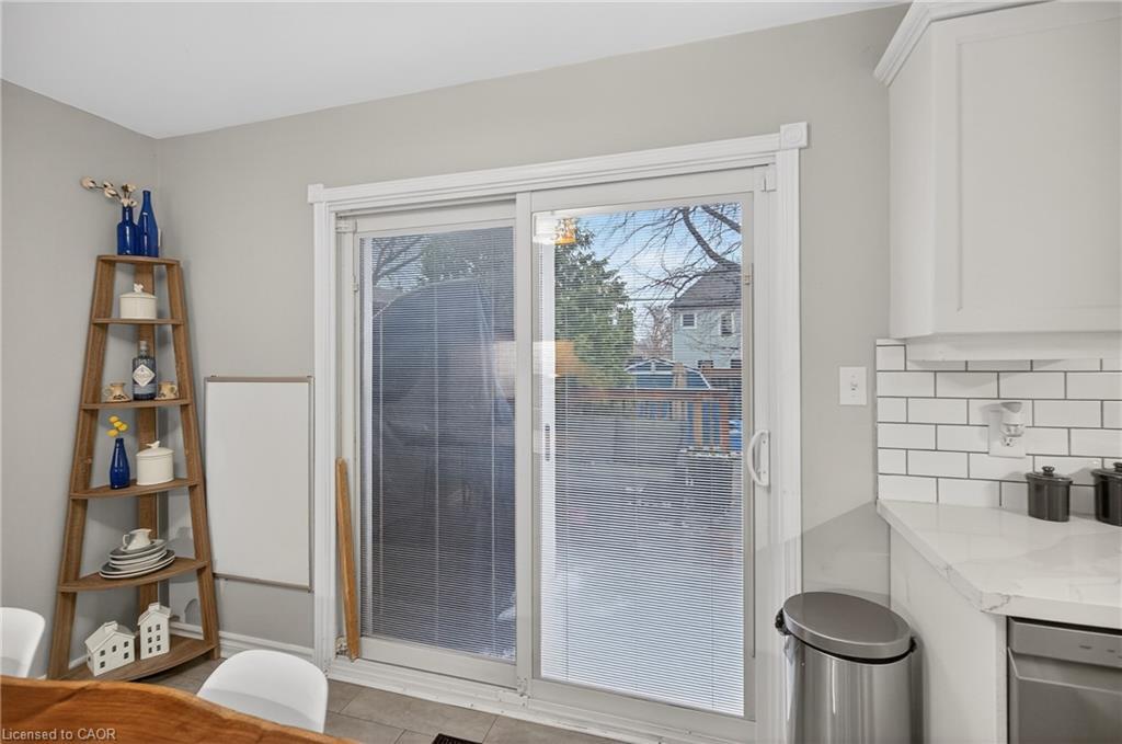 27 Mayflower Avenue, Hamilton, ON - Indoor Photo Showing Other Room