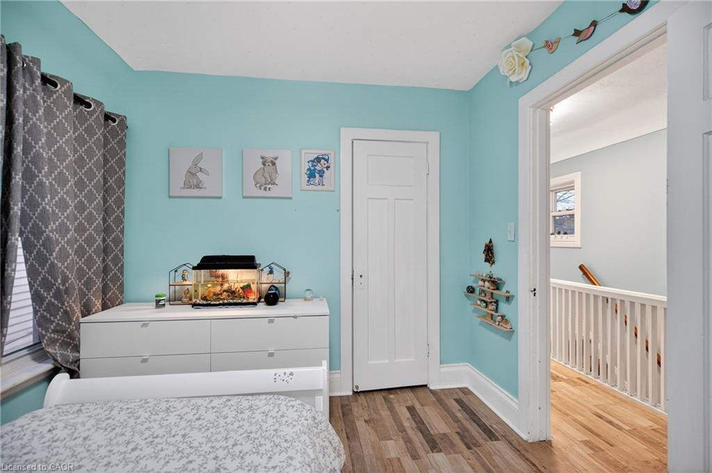 27 Mayflower Avenue, Hamilton, ON - Indoor Photo Showing Bedroom