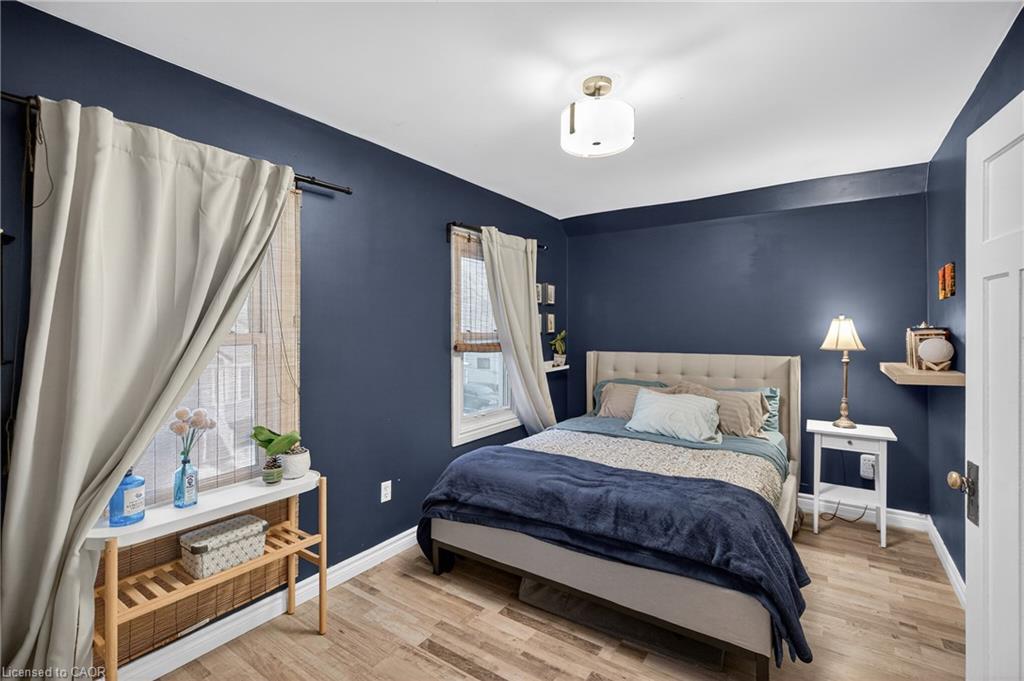 27 Mayflower Avenue, Hamilton, ON - Indoor Photo Showing Bedroom