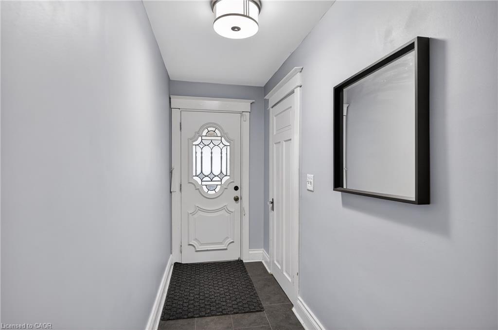 27 Mayflower Avenue, Hamilton, ON - Indoor Photo Showing Other Room