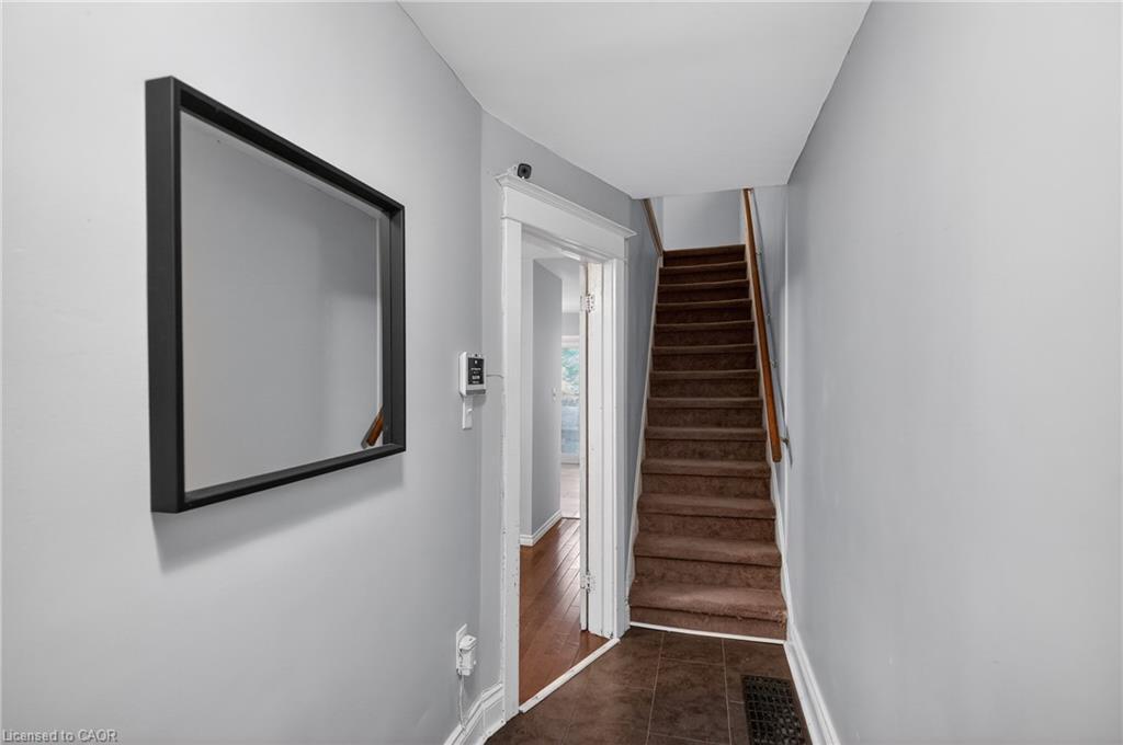 27 Mayflower Avenue, Hamilton, ON - Indoor Photo Showing Other Room