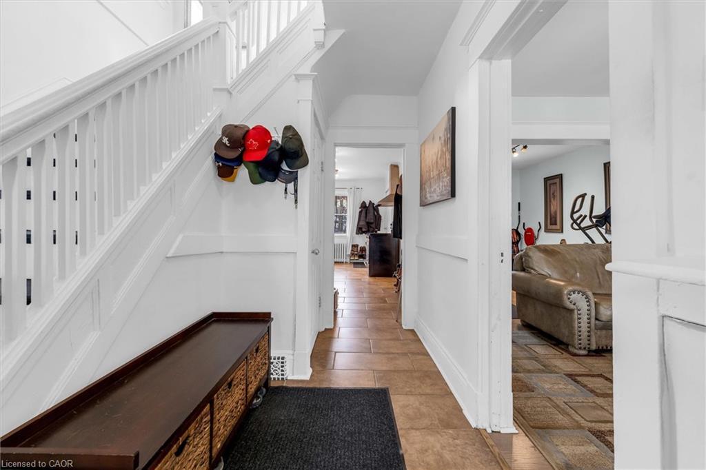 35 Bayfield Avenue, Hamilton, ON - Indoor Photo Showing Other Room
