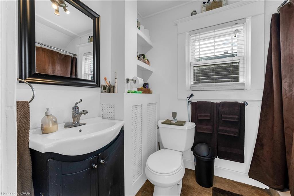 35 Bayfield Avenue, Hamilton, ON - Indoor Photo Showing Bathroom