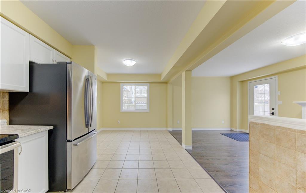 40 Red Clover Crescent, Kitchener, ON - Indoor Photo Showing Kitchen