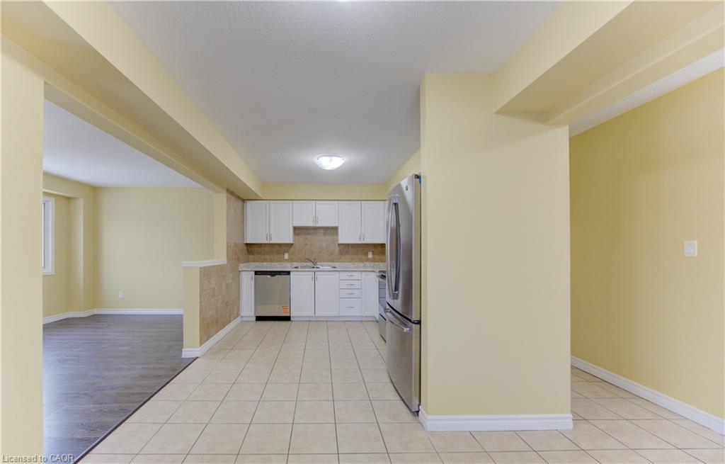 40 Red Clover Crescent, Kitchener, ON - Indoor Photo Showing Kitchen