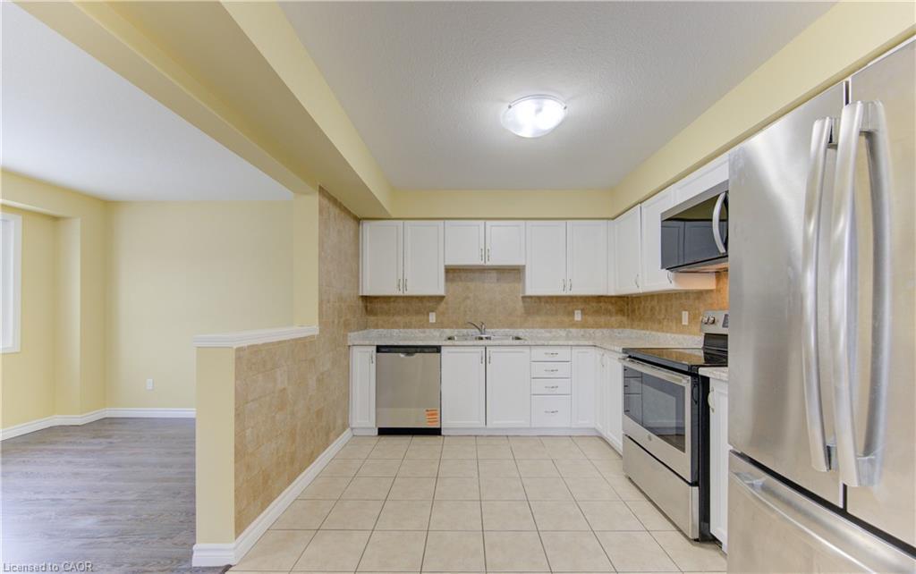 40 Red Clover Crescent, Kitchener, ON - Indoor Photo Showing Kitchen