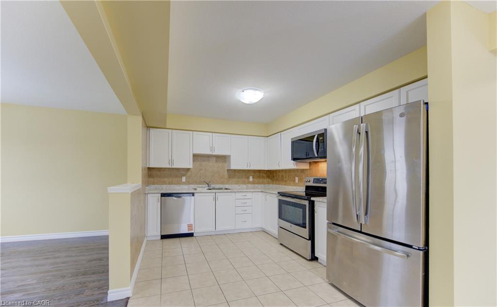 40 Red Clover Crescent, Kitchener, ON - Indoor Photo Showing Kitchen