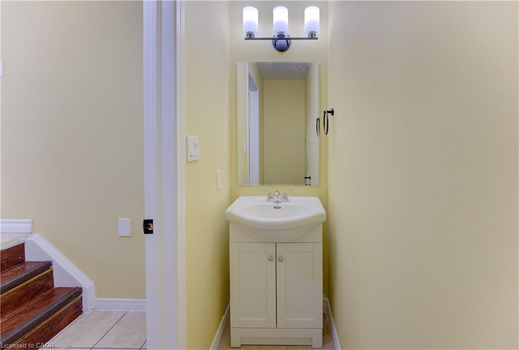 40 Red Clover Crescent, Kitchener, ON - Indoor Photo Showing Bathroom