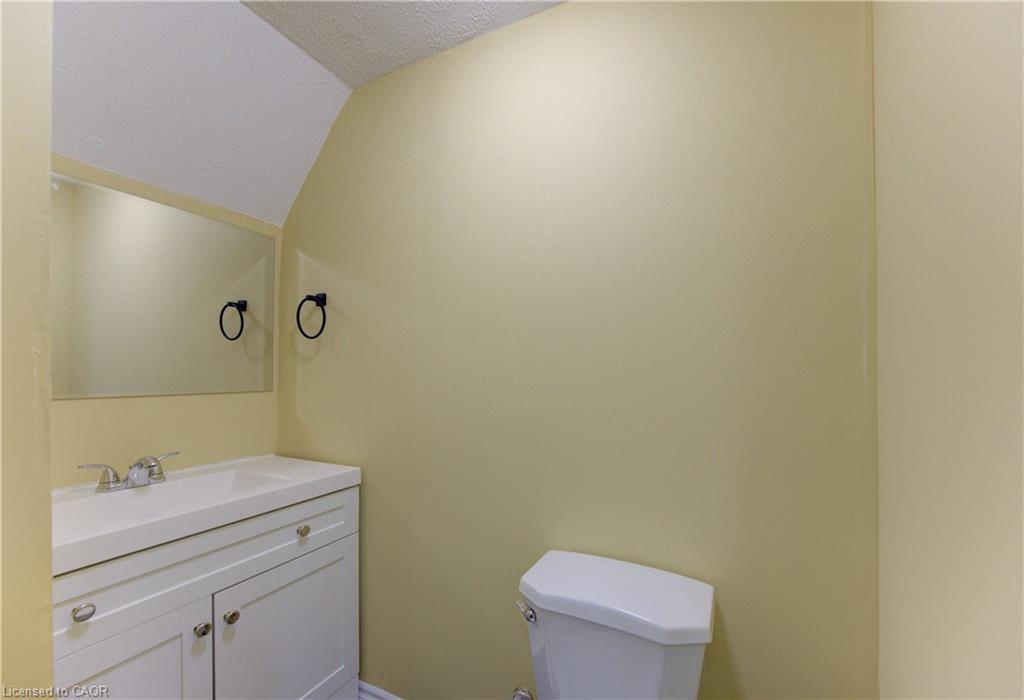 40 Red Clover Crescent, Kitchener, ON - Indoor Photo Showing Bathroom