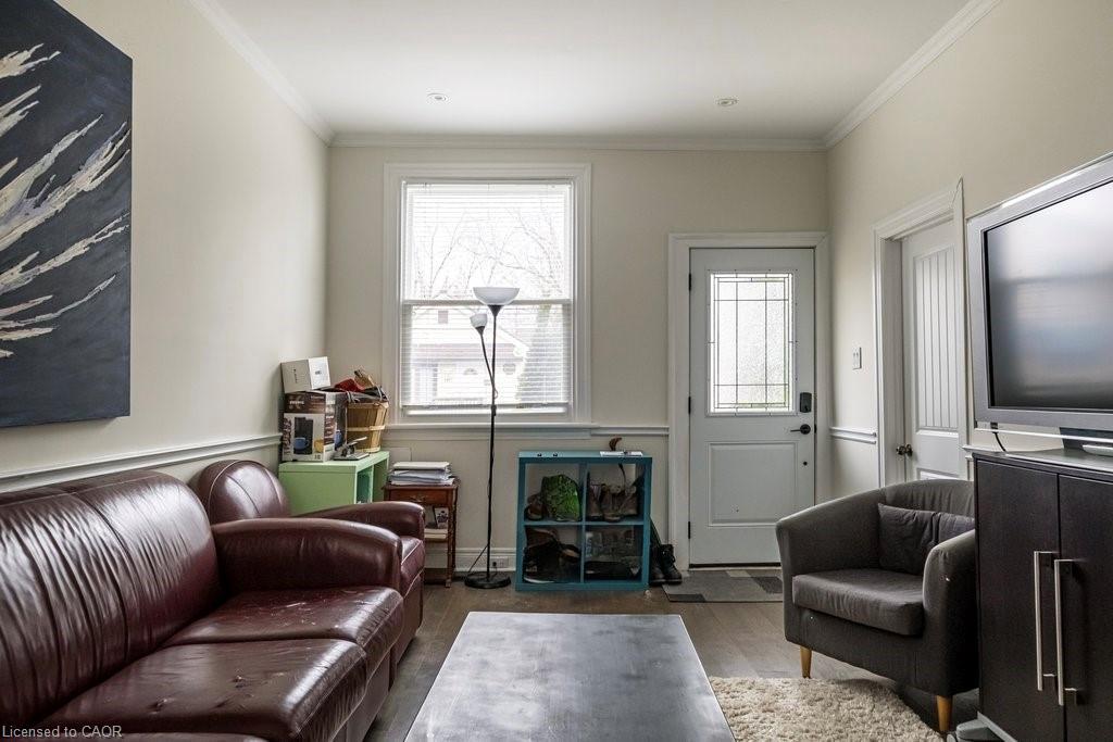 109 Royal Avenue, Hamilton, ON - Indoor Photo Showing Living Room