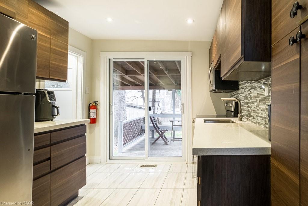 109 Royal Avenue, Hamilton, ON - Indoor Photo Showing Kitchen