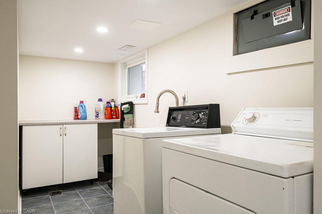 109 Royal Avenue, Hamilton, ON - Indoor Photo Showing Laundry Room
