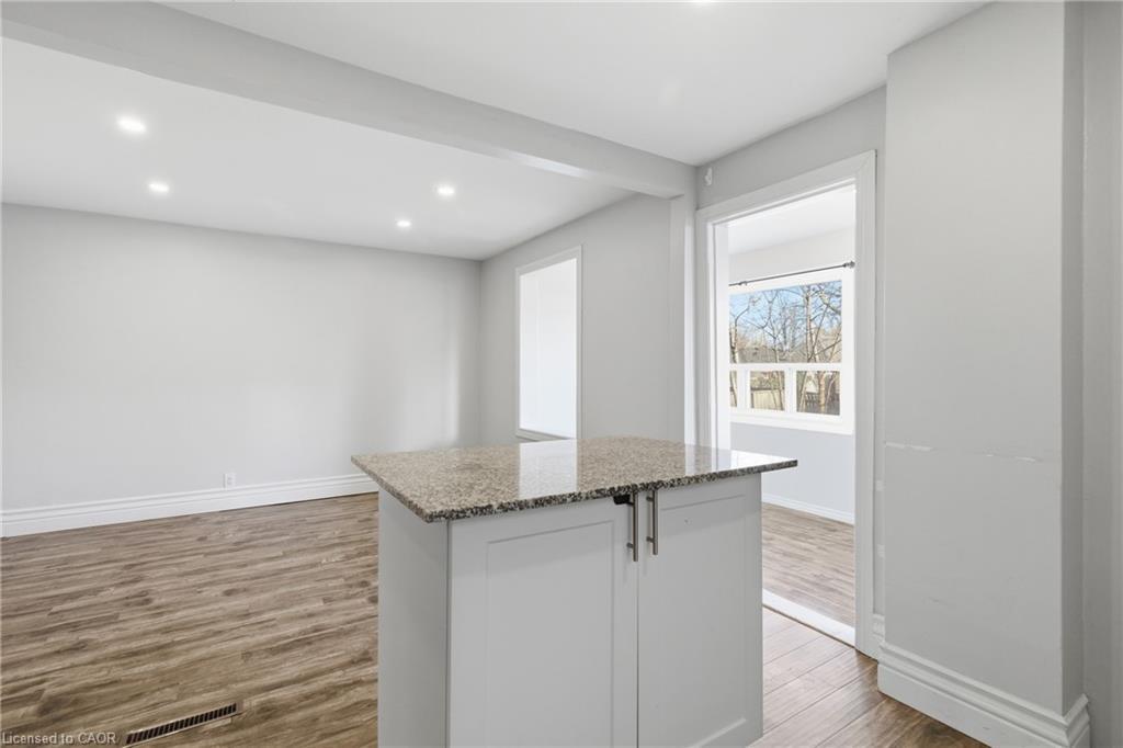 26 Bayfield Avenue, Hamilton, ON - Indoor Photo Showing Other Room