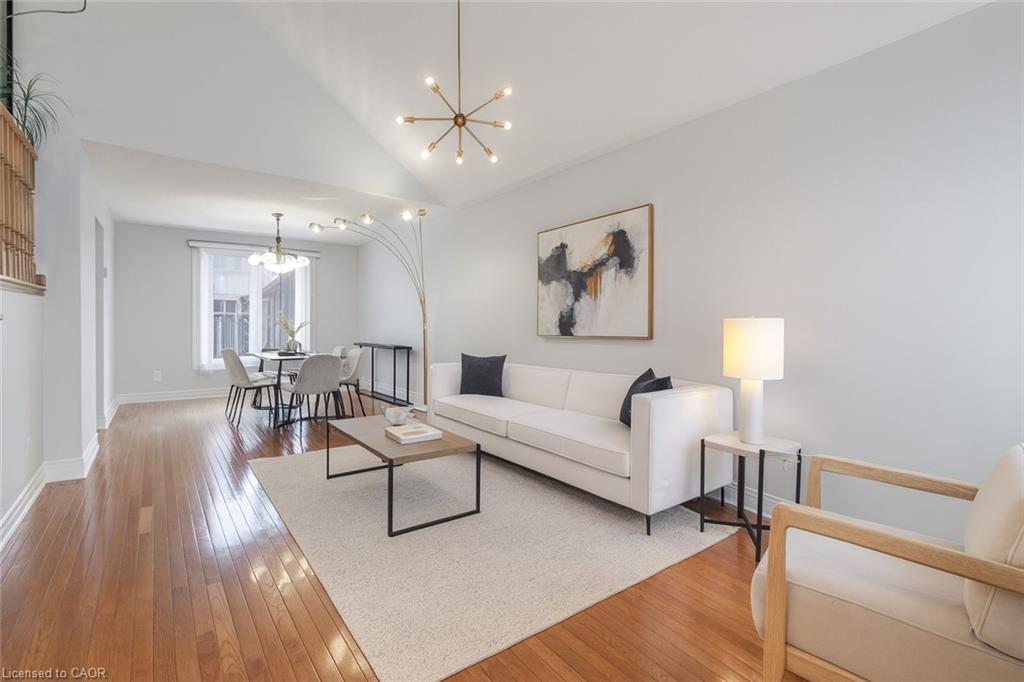 42 Hillgarden Drive, Stoney Creek, ON - Indoor Photo Showing Living Room