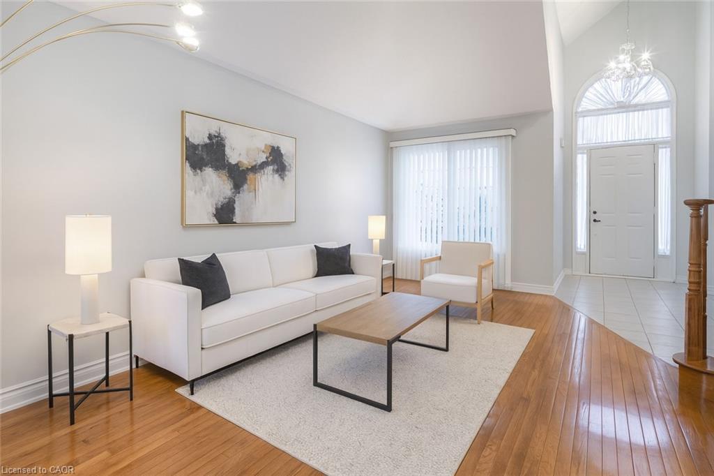 42 Hillgarden Drive, Stoney Creek, ON - Indoor Photo Showing Living Room