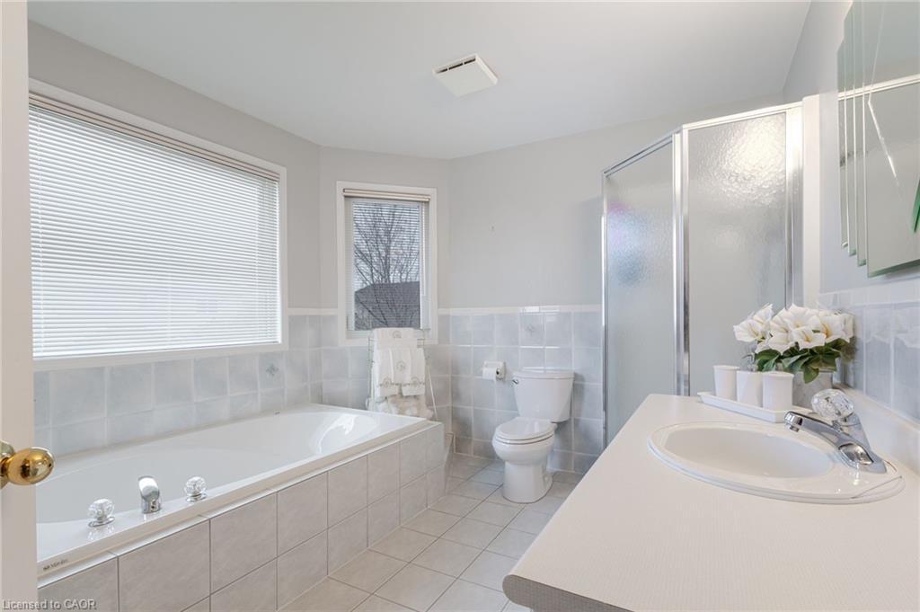 42 Hillgarden Drive, Stoney Creek, ON - Indoor Photo Showing Bathroom