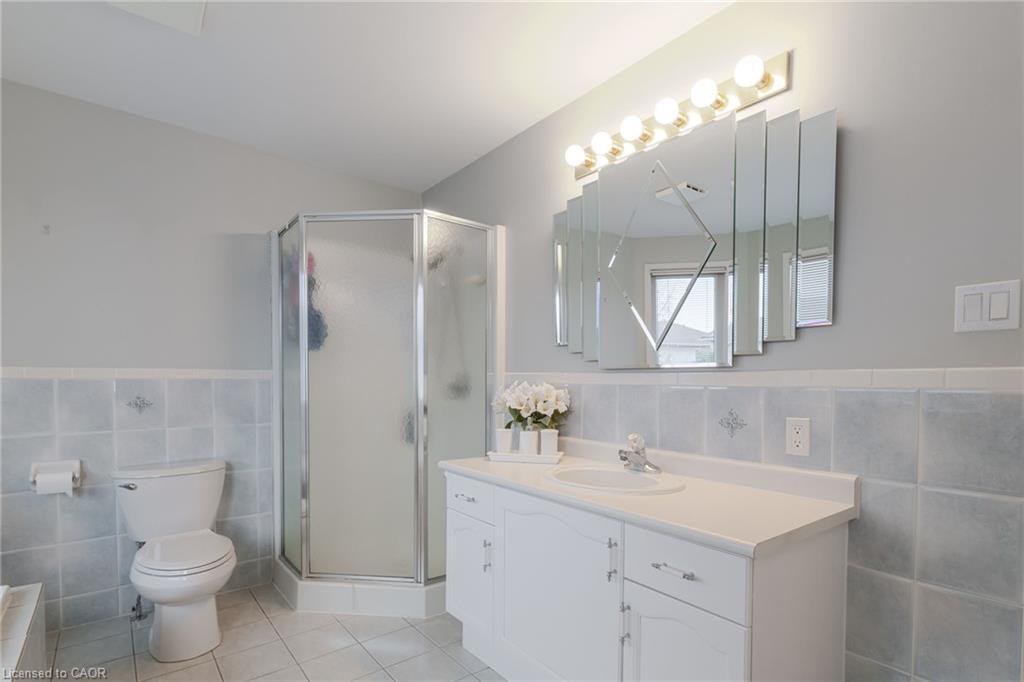 42 Hillgarden Drive, Stoney Creek, ON - Indoor Photo Showing Bathroom