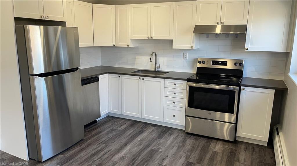 304-410 Hazel Street, Waterloo, ON - Indoor Photo Showing Kitchen With Stainless Steel Kitchen
